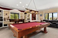The newest and largest edition to the Wintergreen Retreat portfolio! - piscine