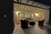 Walk to Caochella, Beautiful home on the golf course, Private pool, Sleeps 10 - Gym