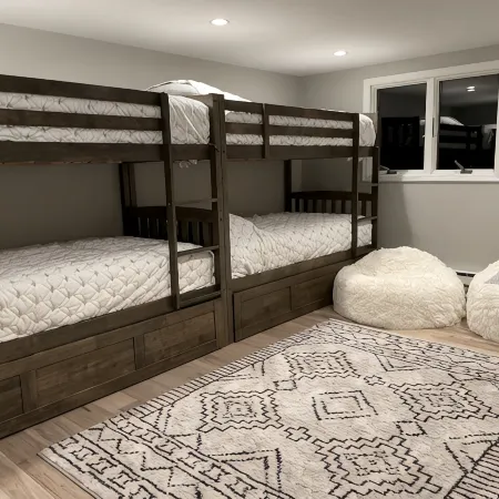 True Ski-on/ Ski-Off Townhome w/ Pool, Jacuzzi & Courts