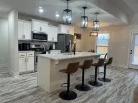 Serenity LoungeNEW-FRESH-MODERN HOUSE With TVs in All rooms - 3-Star