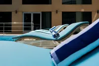 Pyramid Continental Hotel - プール