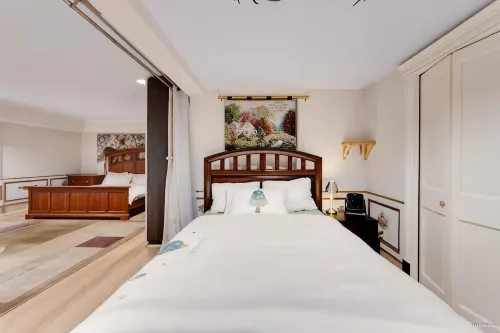 Private Entry Nature‑Filled Suite | 2BR 2BA Anmore - Haustierfreundliche