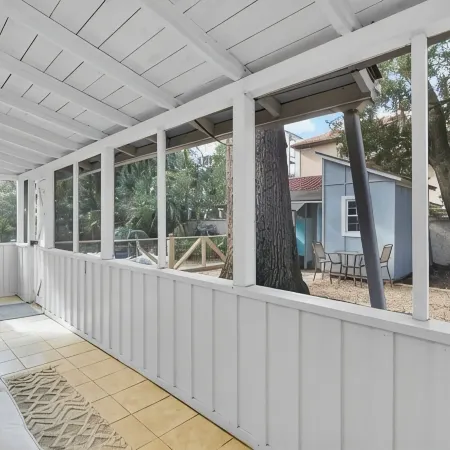 Oaks & Ocean Cottage - 3 Min from the Ocean,  Restaurants and Shops