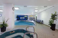 Days Inn by Wyndham Niagara Falls Near the Falls - Kolam Renang