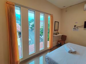 Ayuning Guest House Syariah Semarang Mitra RedDoorz