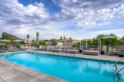 Senna House Hotel Scottsdale, Curio Collection by Hilton Hotel berhampiran Saint Laurent