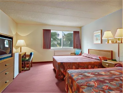 Sunset Inn & Suites Hotels near Lincoln Airport