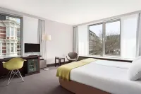 NH Amsterdam Caransa Hotel dekat Claes Claeszoon Hofje