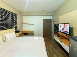 Cozy Stay Studio At Kemang View Apartment