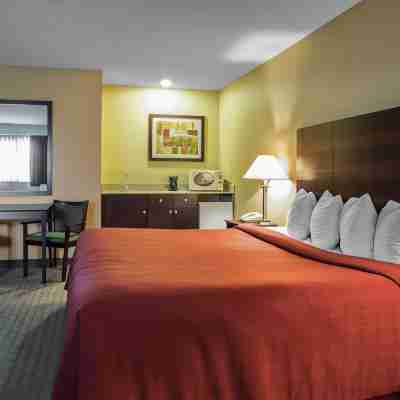 AmericInn by Wyndham Marshfield Rooms