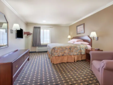Super 8 by Wyndham Tyler TX Hotels in Tyler