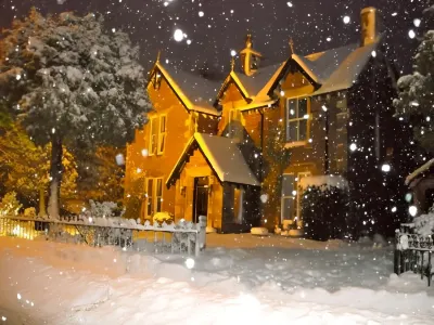Merlindale Hotels near The Glenturret Distillery