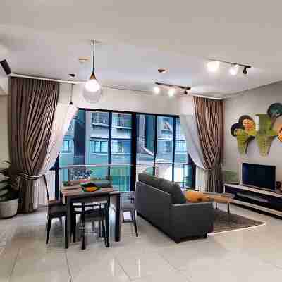 Geniehome PoolView 3BR 100mbps@Utropolis Shah Alam Rooms