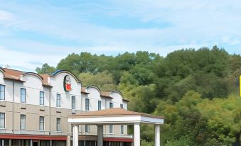 Super 8 by Wyndham Beaver Falls