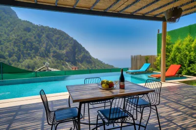 2 Bedroom Private Villa with Infinity Pool and Sea View