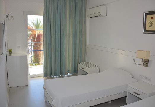 1. 호텔 클레오파트..