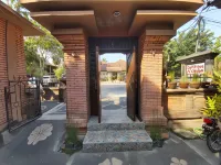 Cafe Wayan Cottages Senggigi Hotel di Senggigi