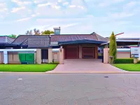 Lauren Palace Guest House فنادق في Vanderbijlpark