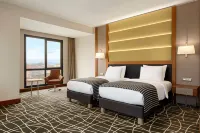 Ramada by Wyndham Elazig Отели рядом с достопримечательностью «Firat University Faculty of Education»