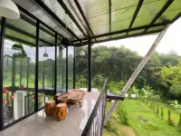Villa Vive Trawas Hotel di Kecamatan Gempol