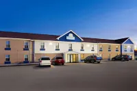 Days Inn & Suites by Wyndham Sellersburg - Wifi