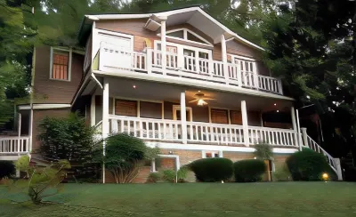 Folkestone Inn Hotels in Bryson City