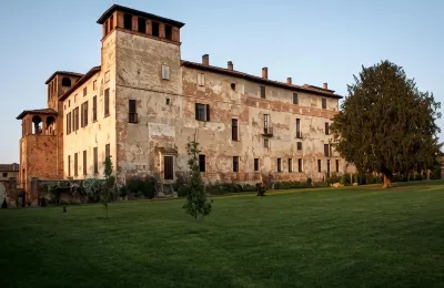 AGRITURISMO CASTELLO BECCARIA Hotel in zona Monumento ai Caduti - Cecima (pv)