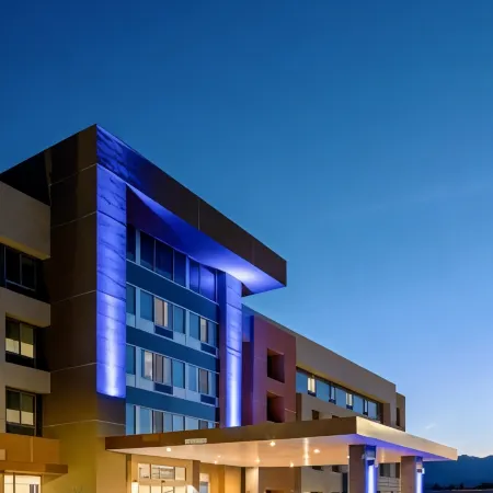 Holiday Inn Express & Suites PALM DESERT - MILLENNIUM by IHG
