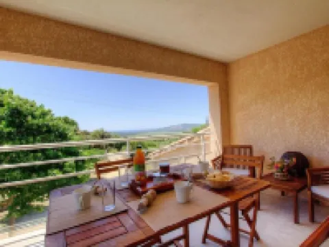 Apartment 5 km from the beach 索拉卡羅酒店