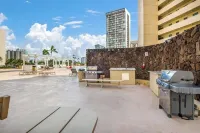 Cozy condo at Hawaiian monarch- free parking, no resort fee, near beaches, shop
