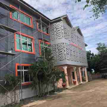 Dreamers Lodge Hotel Exterior