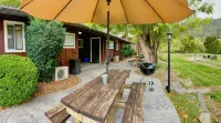 Indian Creek Lodge Hotels in Junction City