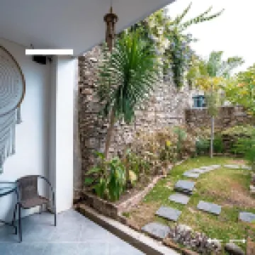 La Cecile Hotel & Cafe Komodo