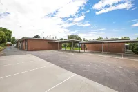 Hamilton Lakeside Motel - Parkplatz