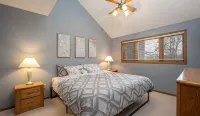 A Galena Territory townhome near amenities, sleeps 6