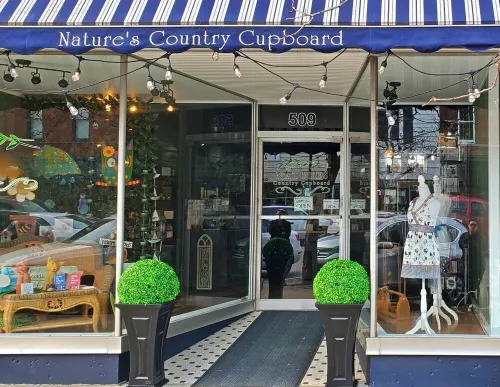 Summer Fling 2nd Floor Downtown Suite