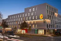 Super 8 by Wyndham Augsburg Hotels in Königsbrunn