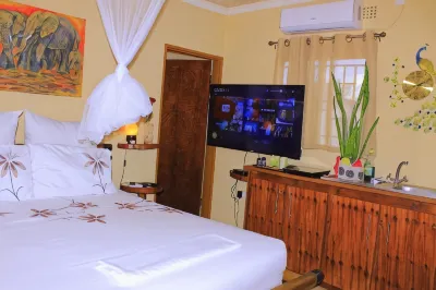 Bush Adventure Guest House Hotels near Thebe River Camping