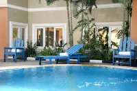 Lake 47 Suites - Pools
