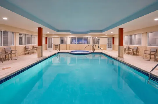 Holiday Inn Express & Suites GRAND RAPIDS-NORTH by IHG