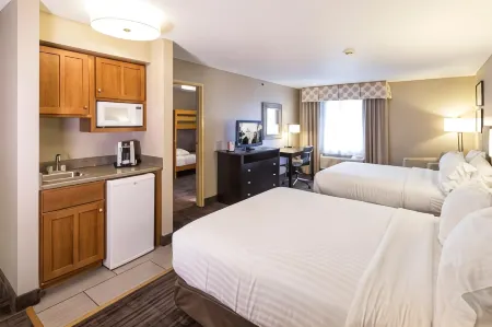 Holiday Inn Express & Suites St. Joseph Lakefront