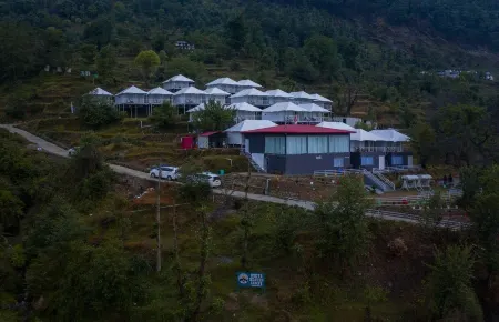 White Heaven Camps Отели рядом с достопримечательностью «Phulwari Resort»