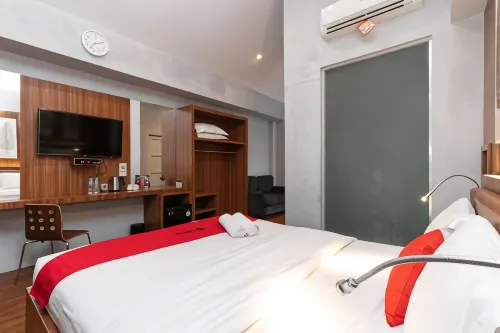RedDoorz Premium Near Centre Point Mall Medan Hotel a Silalas