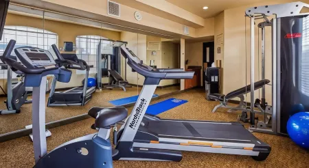 Best Western Windsor Pointe Hotel  Suites-ATT Center Отели в г. Кирби