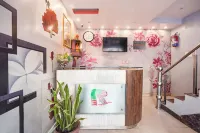 Via R Inn - Nr Prayagraj Railway Station