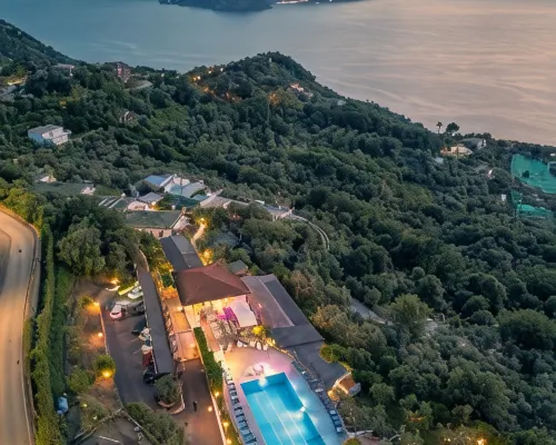 卡普里飯店和服務式住宅 救世主海灘（Salvatore Beach）附近的飯店