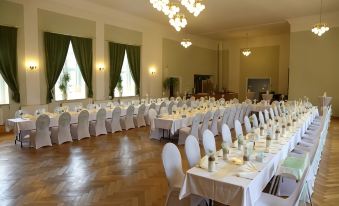 Gasthof Und Hotel Roter Hirsch