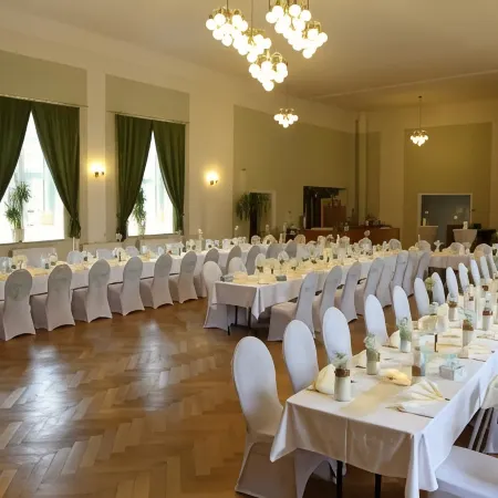 Gasthof Und Hotel Roter Hirsch