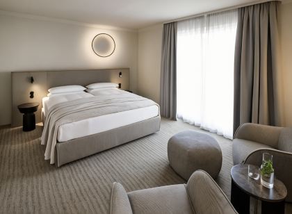 ADELANTE Boutique Hotel