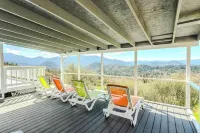 Stunning View, Fully Stocked Kitchen Near Wineries Hotels in Josephine County